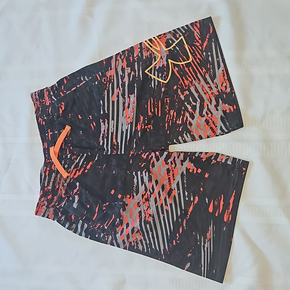 Boy's Under Armour HeatGear Shorts Medium